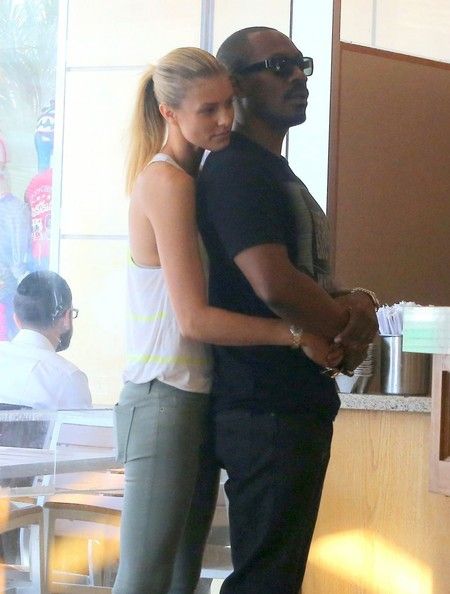 Java Love Eddie Murphy And Girlfriend Paige Butcher Get Cuddly During Morning Coffee Run The 2163